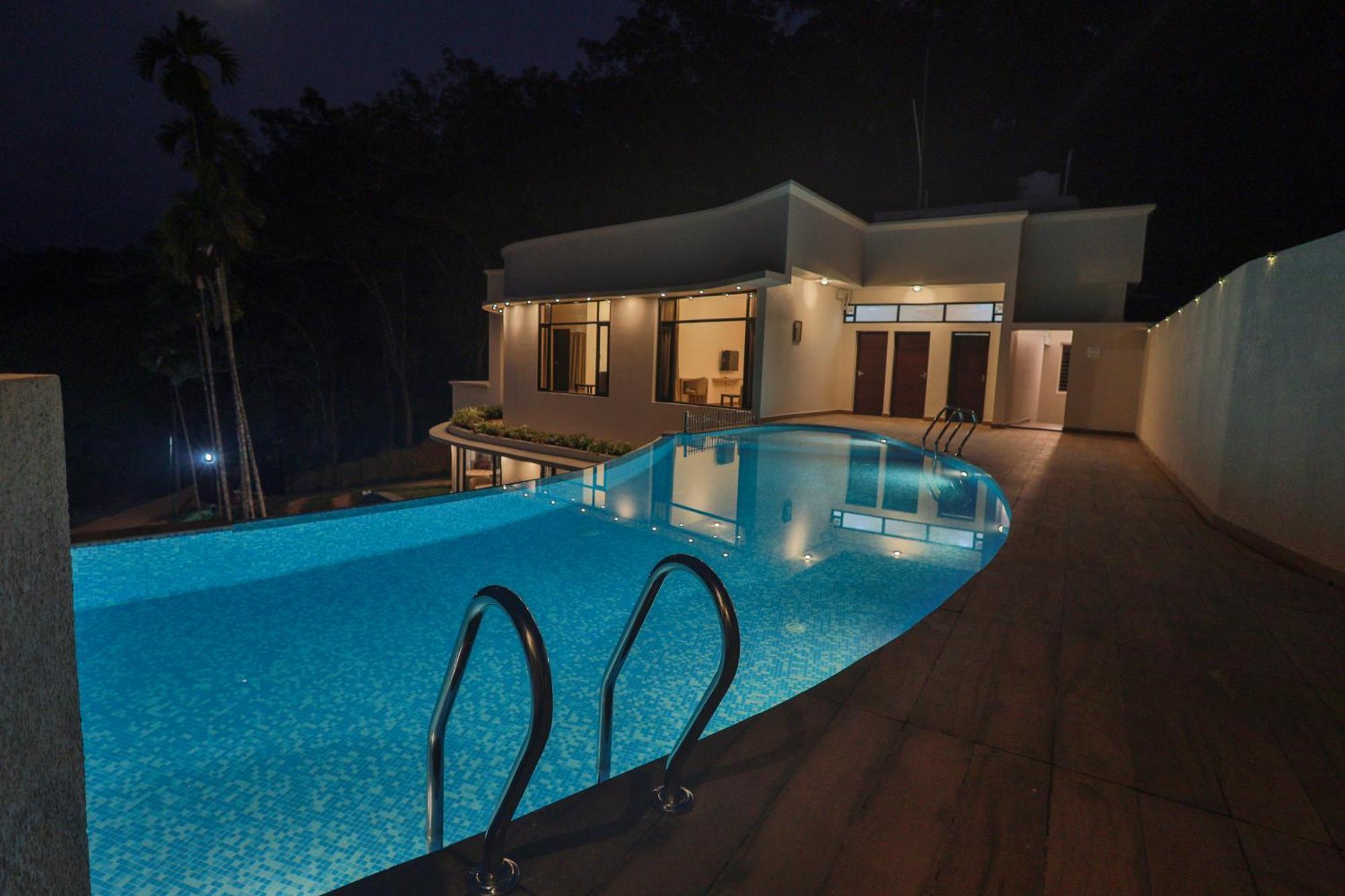 Hotel Serene Aqua Hills Kozhikode Mennanyam Esterno foto