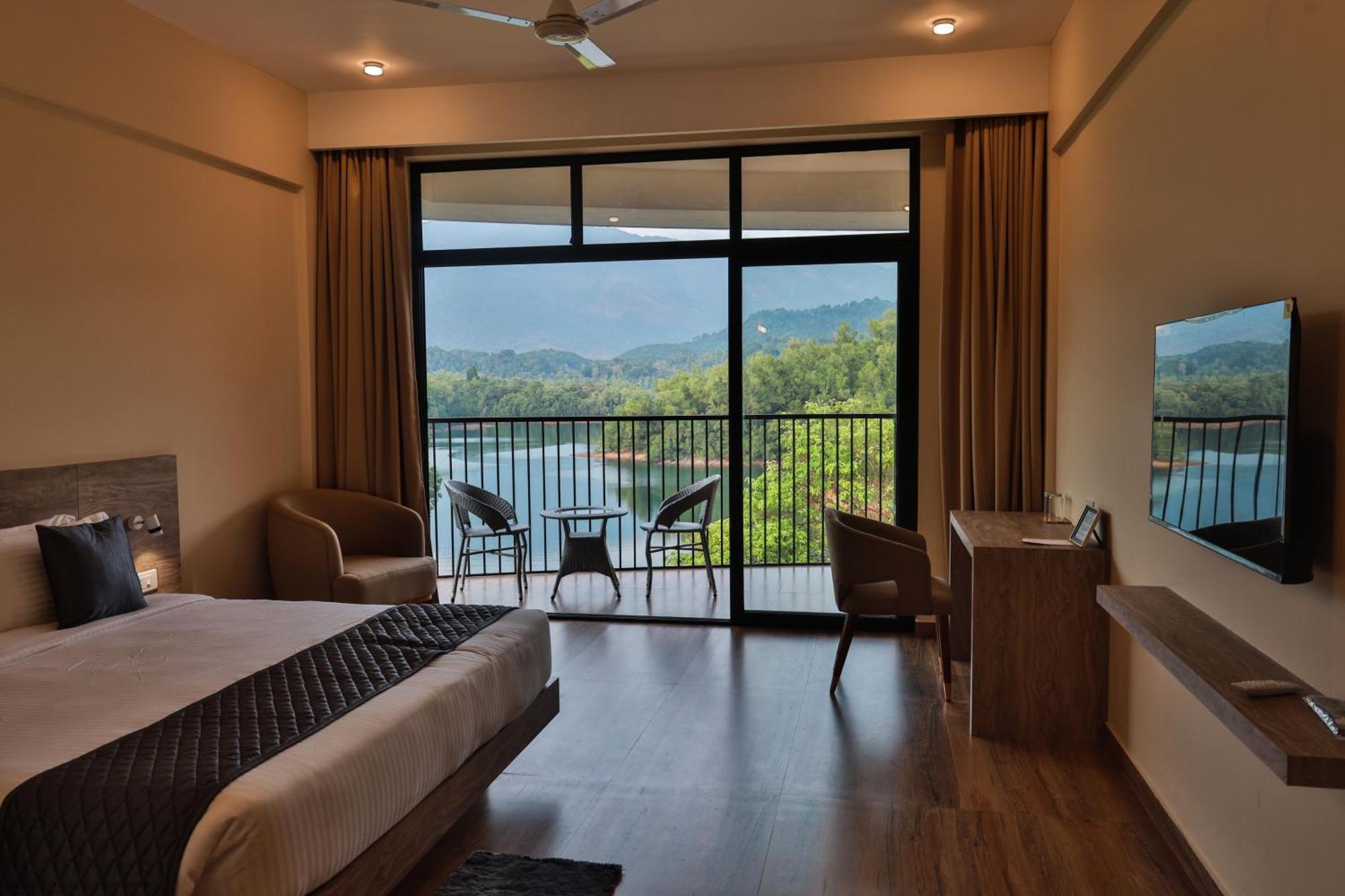 Hotel Serene Aqua Hills Kozhikode Mennanyam Esterno foto